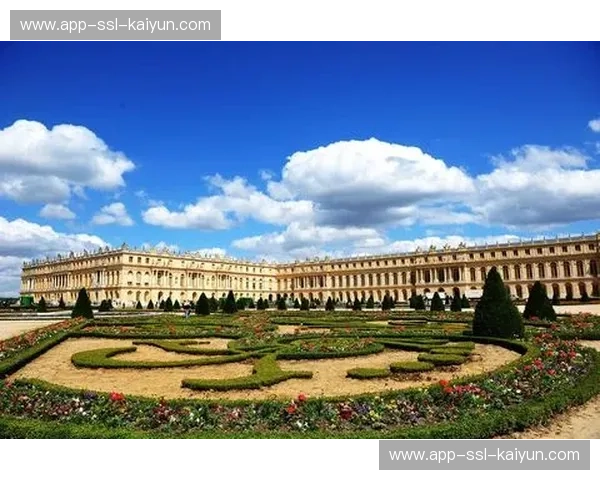 “斯特拉斯堡凭借与切尔西合作关系，实现财务稳定与青训崛起”