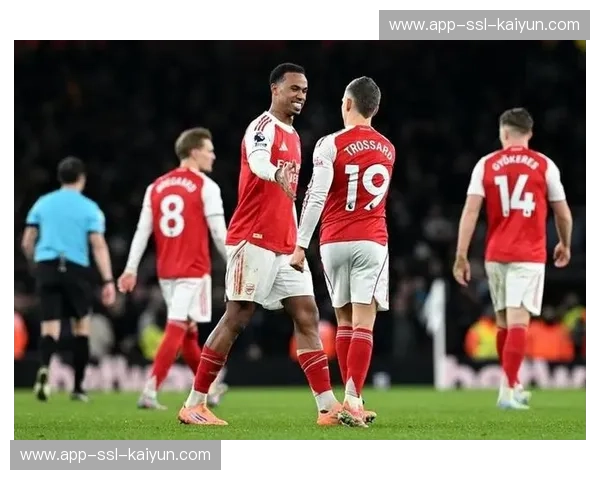 阿森纳4-0大胜利兹联，控球体系击溃升班马防线